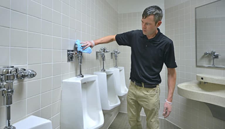 professional commercial restroom cleaning in Lakewood, WA