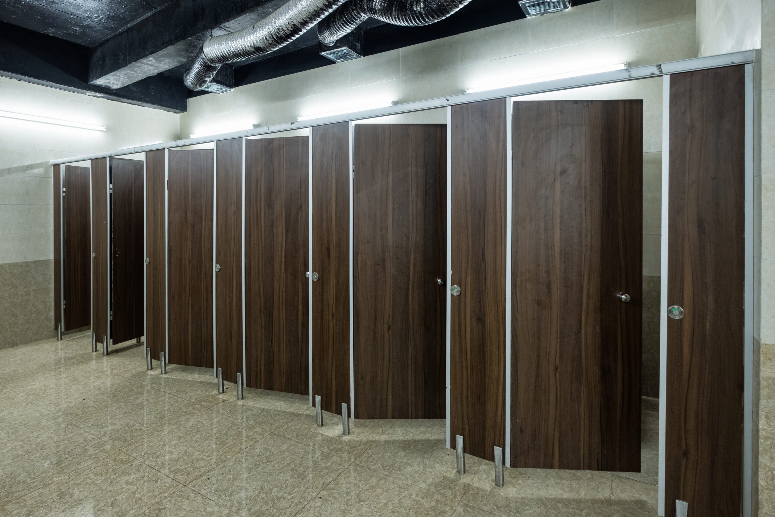 Why Specialized Restroom Sanitation Is Non-Negotiable for High-Volume Venues & Entertainment Facilities public bathroom stalls | specialized restroom sanitation